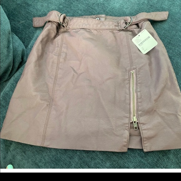 Free People | PLUM| Faux | Sz 0 | 
Leather Mini Skirt with buckles - Picture 2 of 3